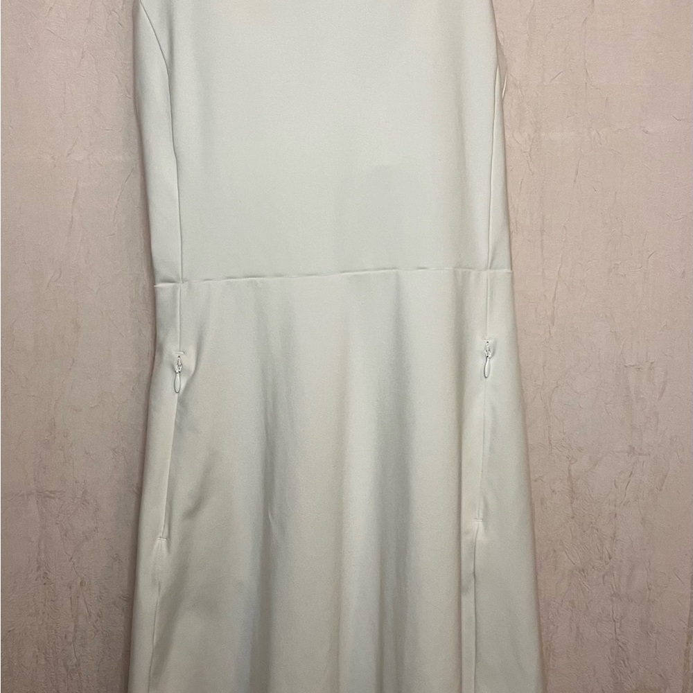 Elegant White Sleeveless Dress